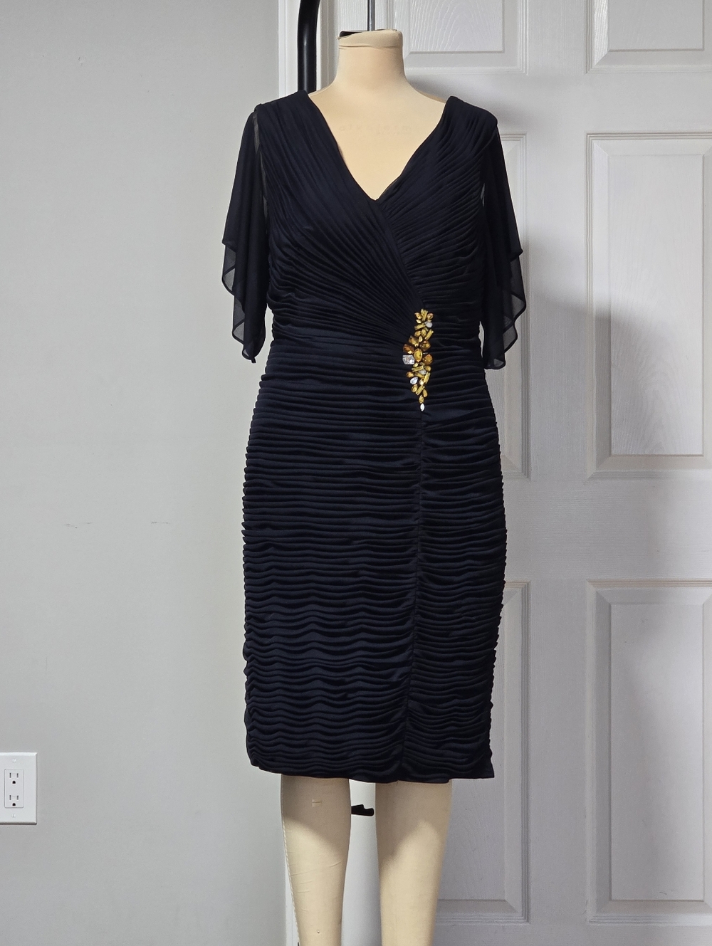 Xscape Elegant Black Dress with Gold Accent, Size 16W